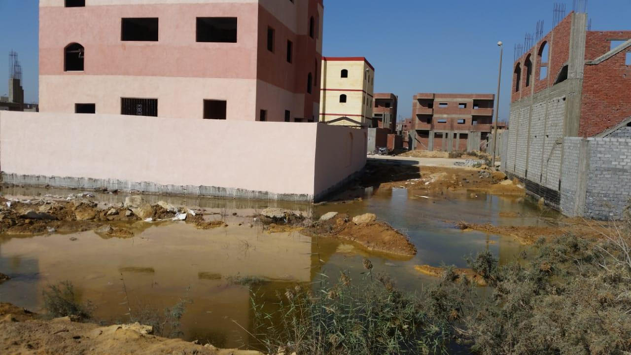 المياه الجوفية تغرق منطقة ورش الشباب بمدينة بنى سويف الجديدة  (5)