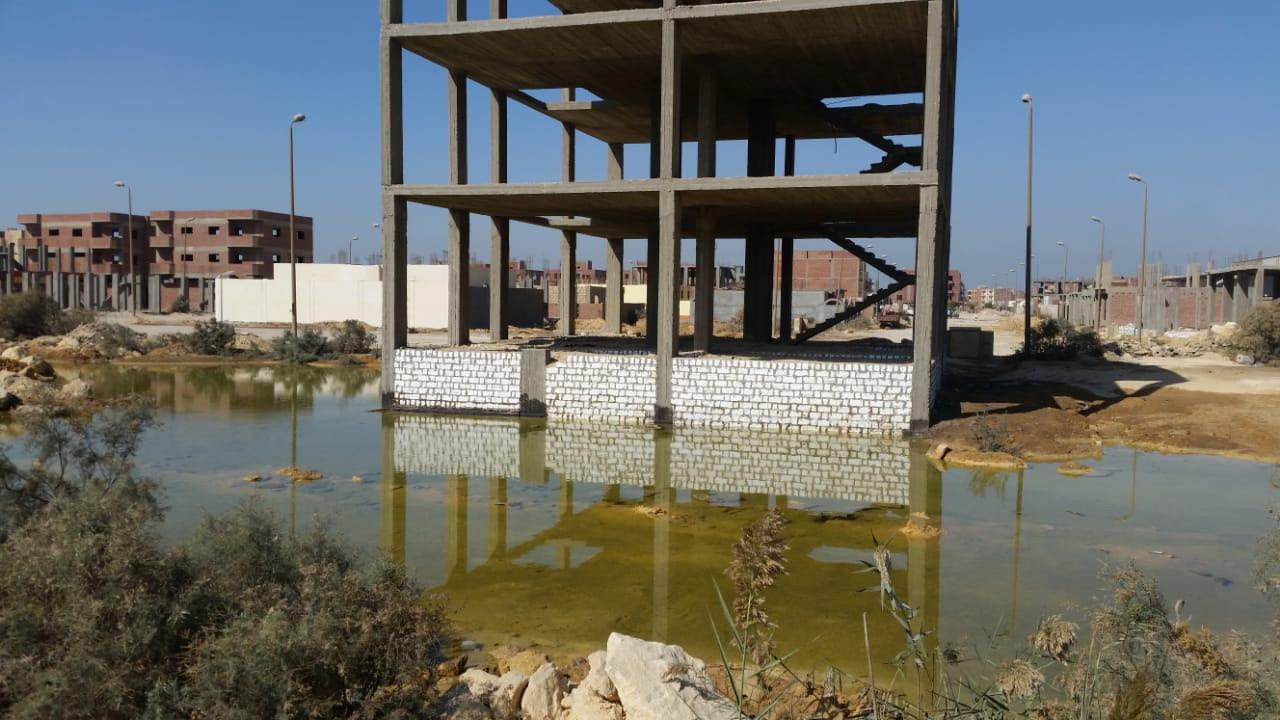 المياه الجوفية تغرق منطقة ورش الشباب بمدينة بنى سويف الجديدة  (4)