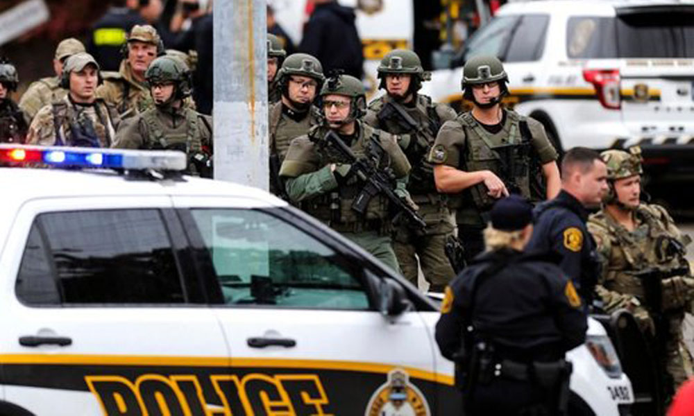 الشرطة الأمريكية بعد العجوم على المعبد اليهودى