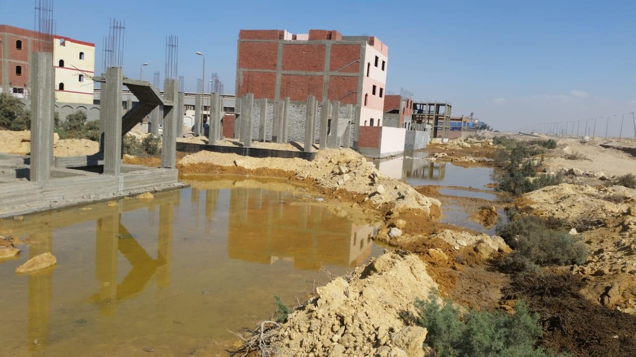 المياه الجوفية تغرق منطقة ورش الشباب بمدينة بنى سويف الجديدة  (1)