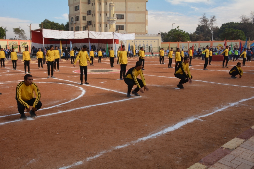 جامعة أسيوط تشارك مدرسة ناصر العسكرية احتفالها (1)