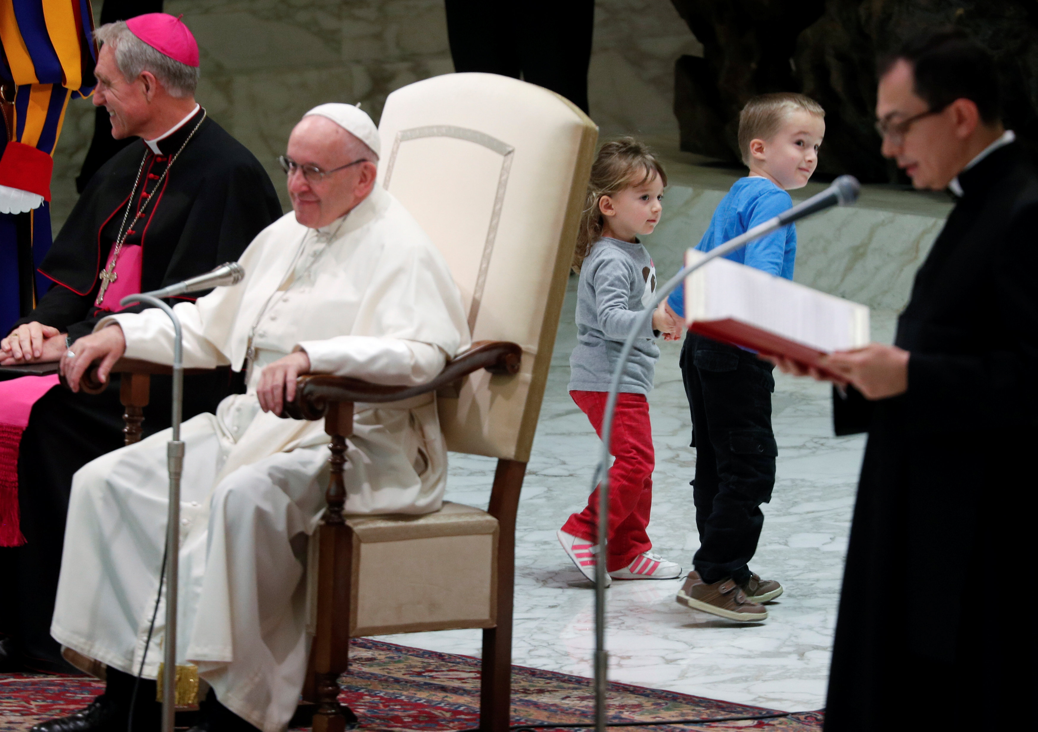 أثناء الاجتماع الأسبوعى لبابا الفاتيكان