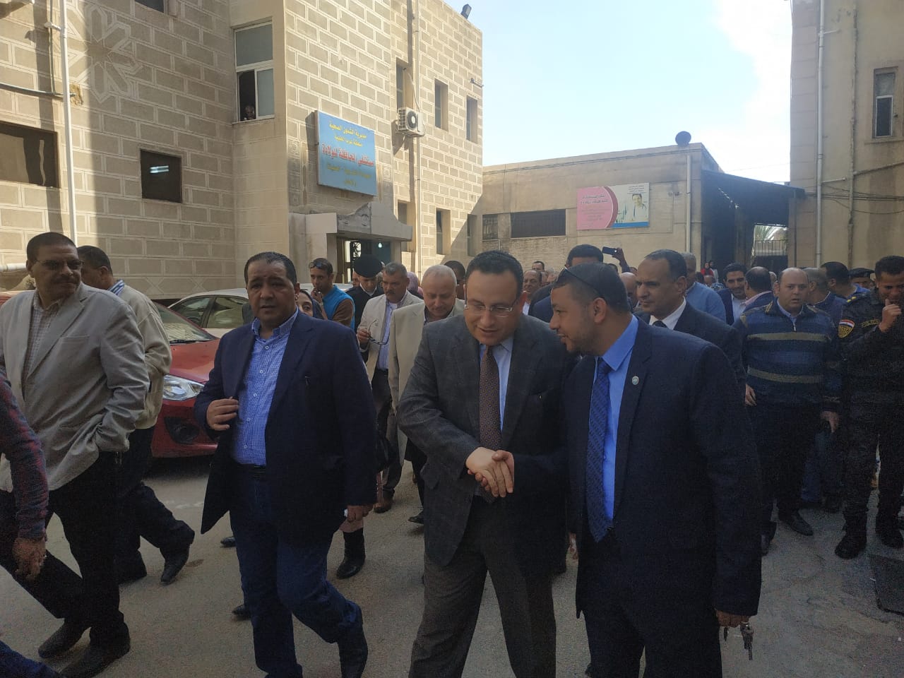 محافظ الاسكندرية يتفقد مستشفى دار اسماعيل و منطقة اللبان (1)