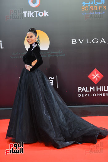 موضة الظهر العارى تسيطر على إطلالات النجمات فى مهرجان القاهرة (12)