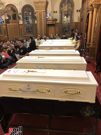  صلوات الجنازة على جثامين شهداء حادث المنيا بكنيسة الأمير تادرس (3)