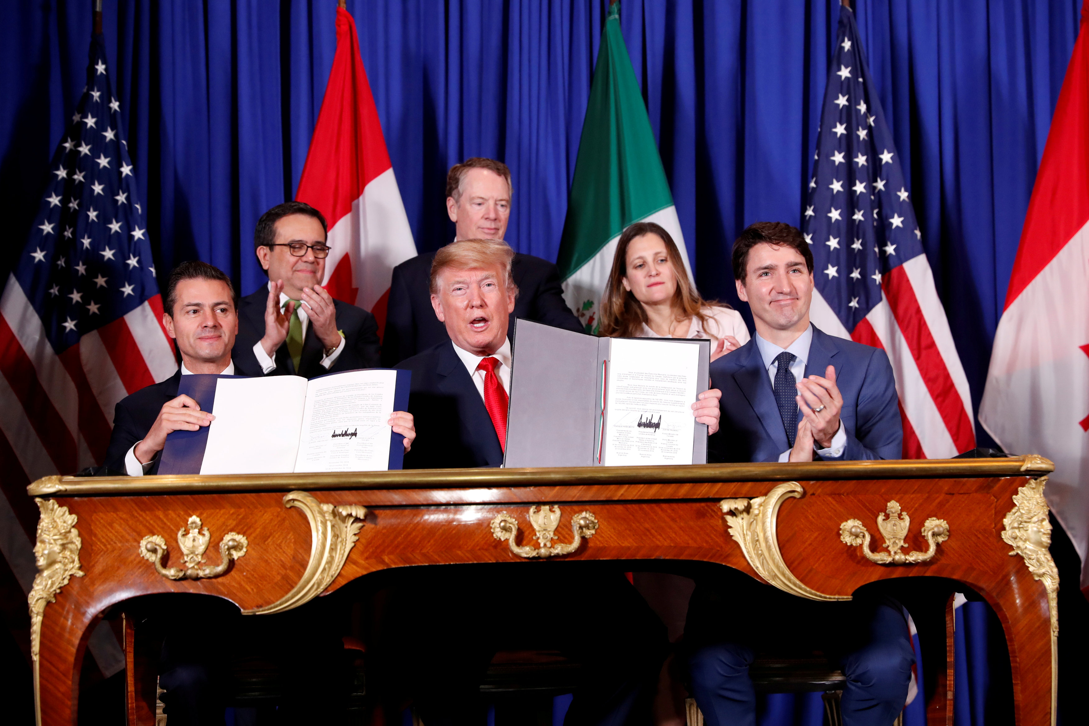 توقيع اتفاقيات تجارة حرة بين المكسيك وكندا وأمريكا