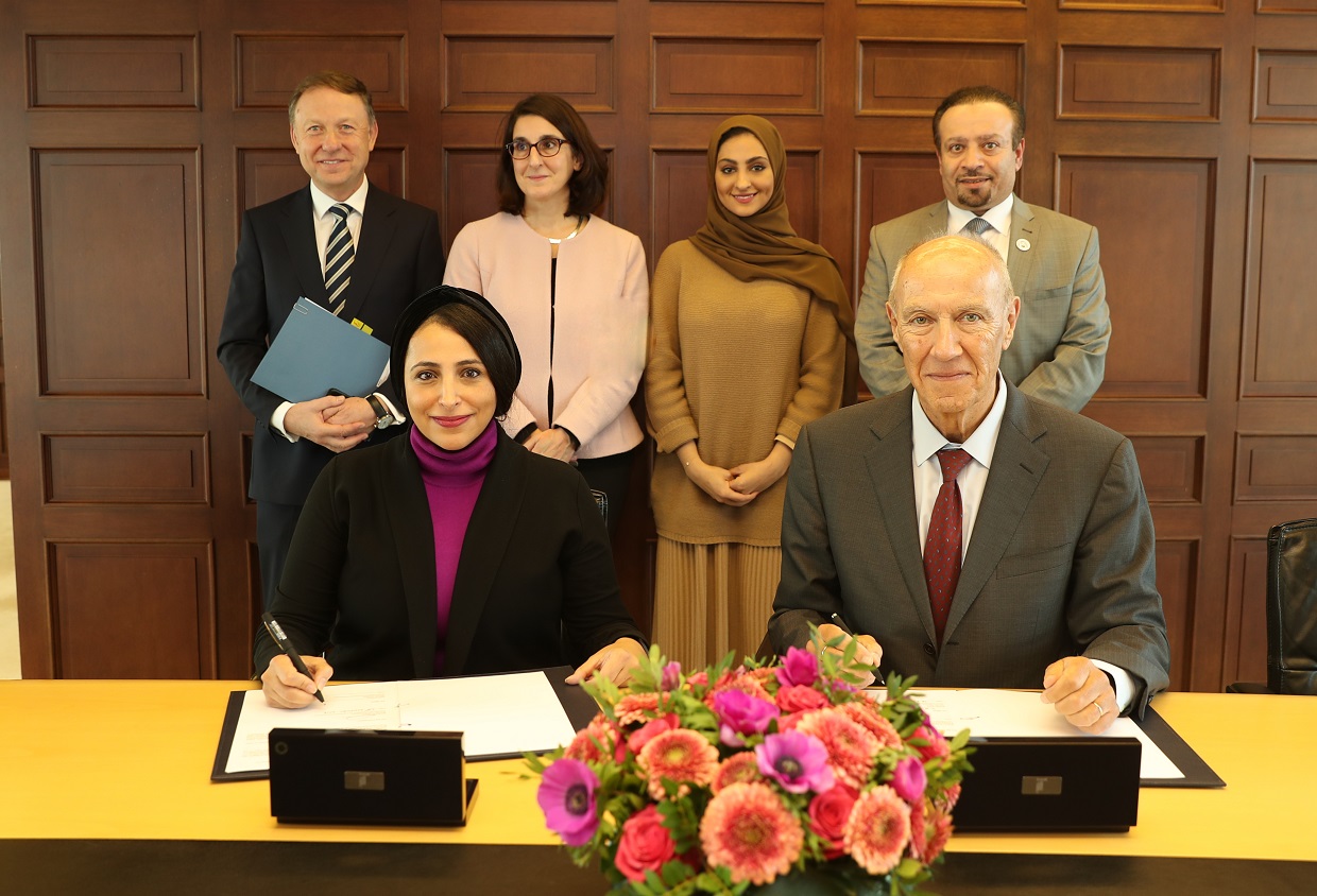 جانب من توقيع الاتفاقية (1)