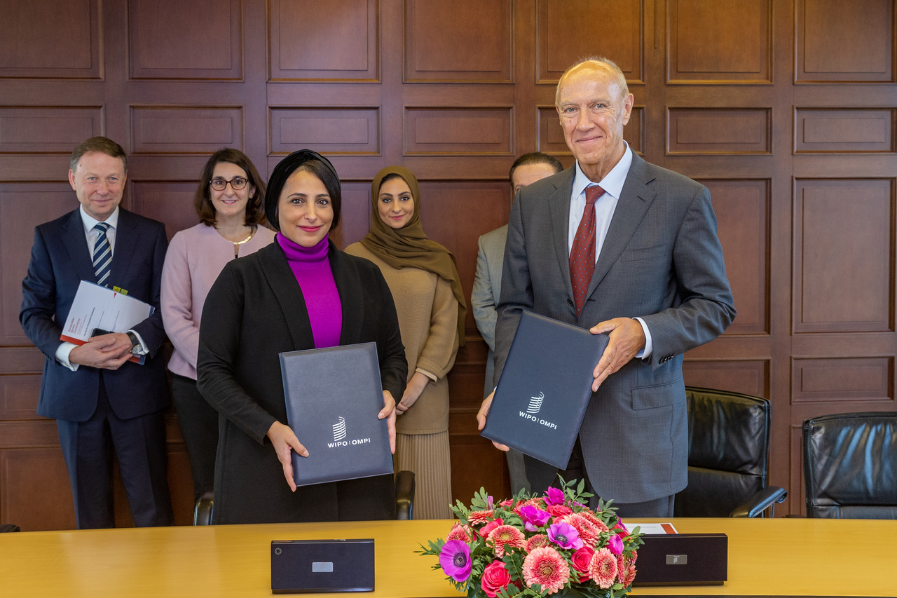 جانب من توقيع الاتفاقية (1)