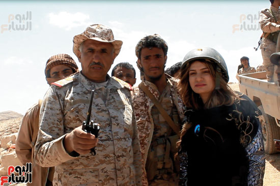 اللواء ركن ناصر الديبانى قائد المنطقة العسكرية السابعة مع مراسلة الصحيفة