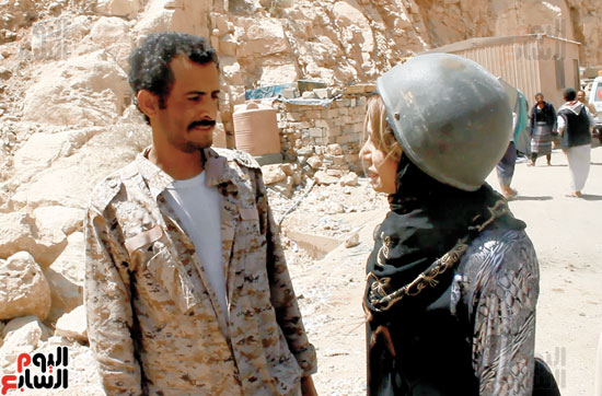 أنور اليوسف أحد مجندى الجيش اليمنى بجبهة نهم ومراسلة الصحيفة