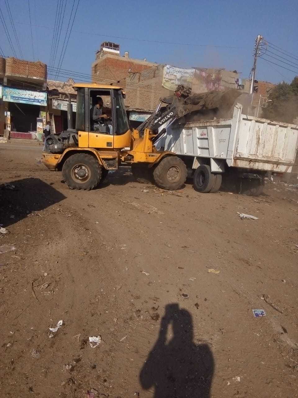 رفع القمامة من أمام مدرسة بشبين القناطر (3)