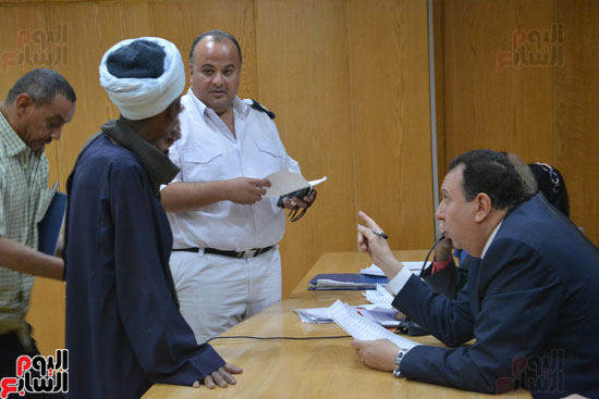 سكرتير محافظة الأقصر الجديد يعقد لقاء اليوم المفتوح لبحث مشكلات المواطنين (6)