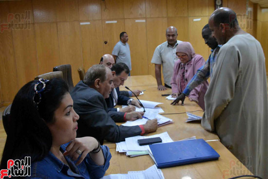 سكرتير محافظة الأقصر الجديد يعقد لقاء اليوم المفتوح لبحث مشكلات المواطنين (1)