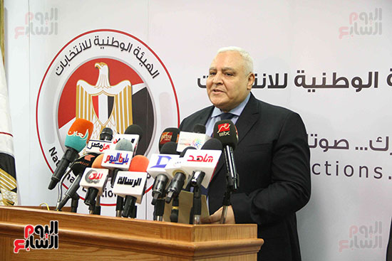 صور لاشين إبراهيم رئيس الهيئة الوطنية للانتخابات (1)