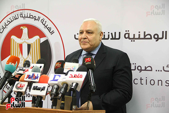 صور لاشين إبراهيم رئيس الهيئة الوطنية للانتخابات (2)