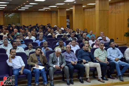 سكرتير محافظة الأقصر الجديد يعقد لقاء اليوم المفتوح لبحث مشكلات المواطنين (3)