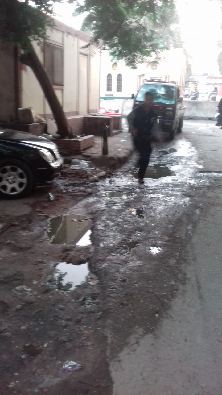 الصرف الصحى يغرق شوارع بمحيط مسجد الحسين (3)