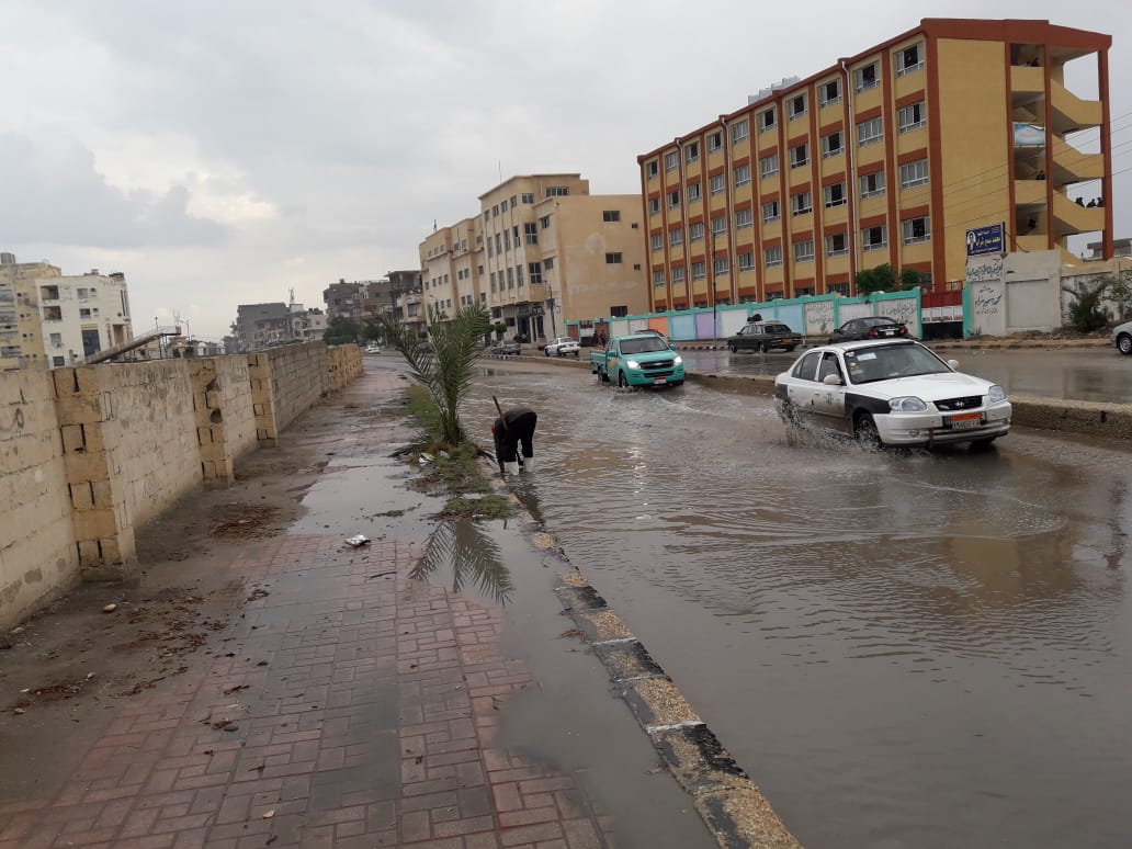 مجلس مدينة العريش ينتهى من سحب مياه الأمطار من شوارع 8 مناطق (6)