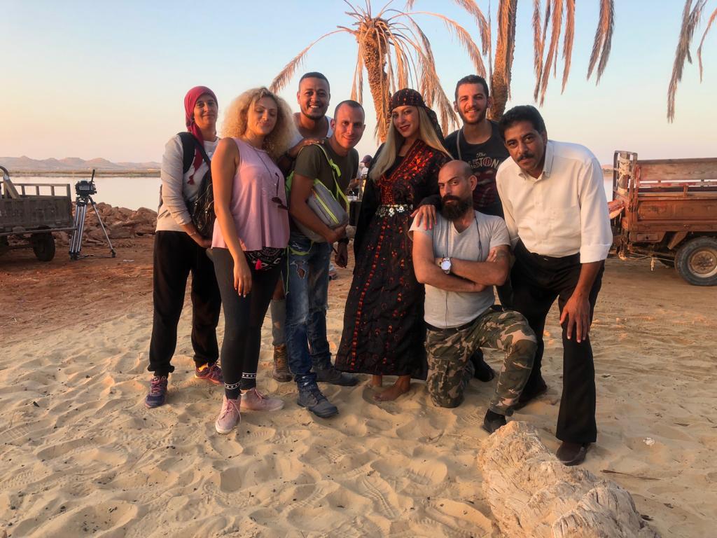 ريم مصطفى مع فريق عمل الفيلم