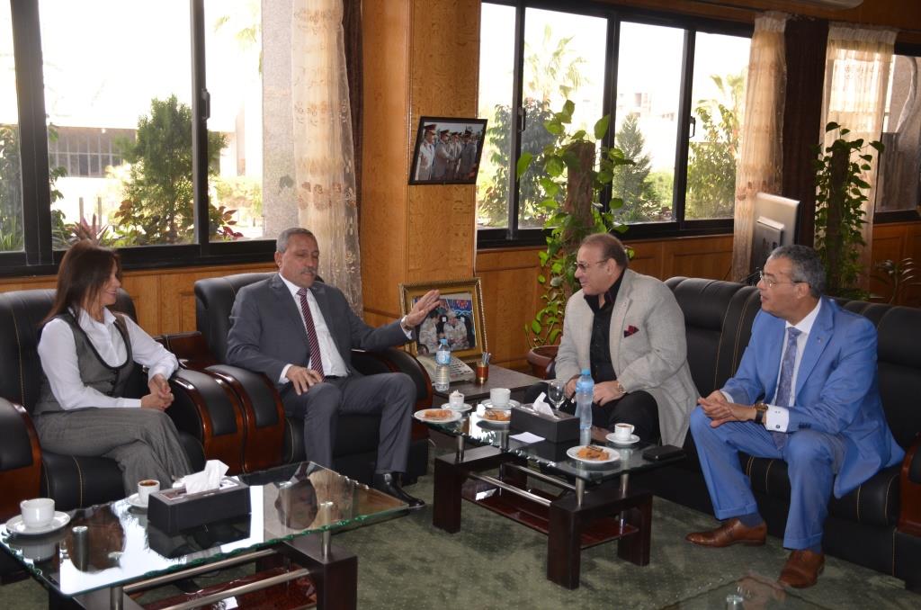 لقاء محافظ الإسماعيلية مع مجلس إدارة جامعة سيناء برئاسة حسن راتب (1)