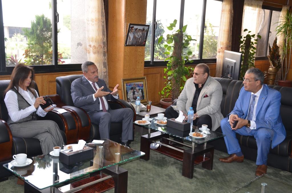 لقاء محافظ الإسماعيلية مع مجلس إدارة جامعة سيناء برئاسة حسن راتب (2)