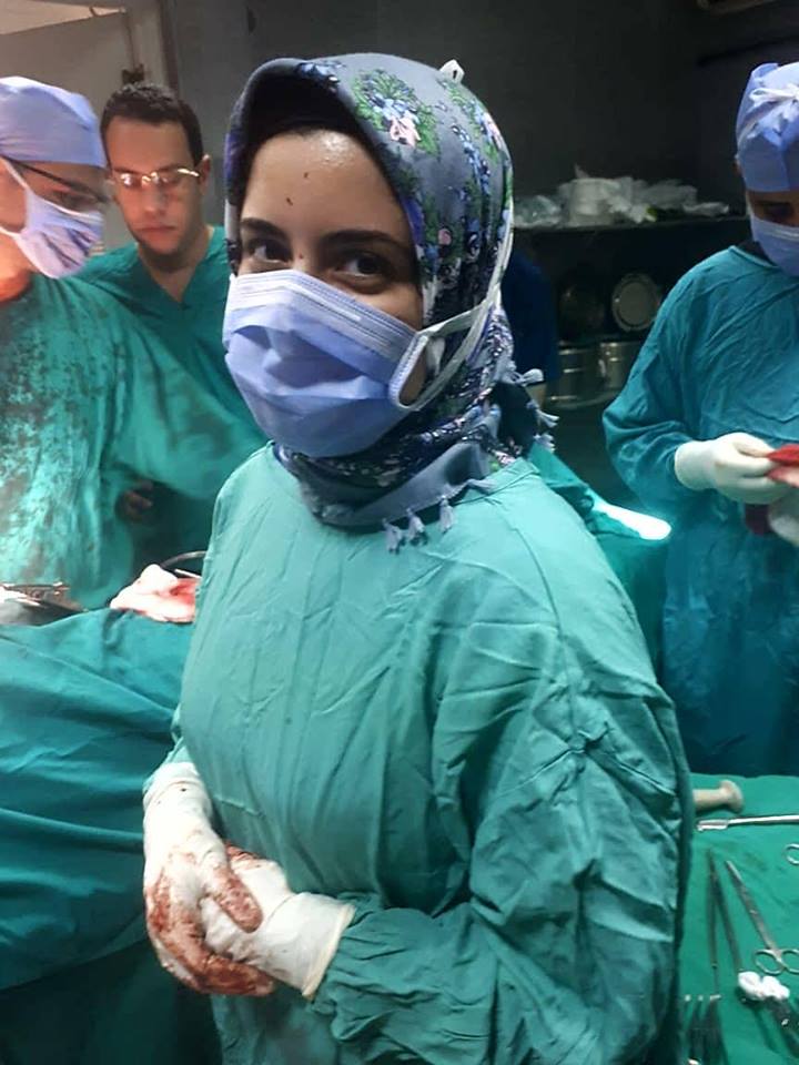 صور.. النجاة من طعنة بالقلب.. تفاصيل 3 ساعات داخل غرفة عمليات بمستشفى صور.. النجاة من طعنة بالقلب.. تفاصيل 3 ساعات داخل غرفة عمليات بمستشفى