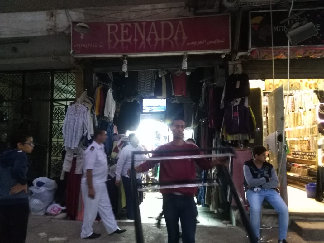 أمن الجيزة يزيل إشغالات المحلات والباعة الجائلين بشارع الهرم (9)
