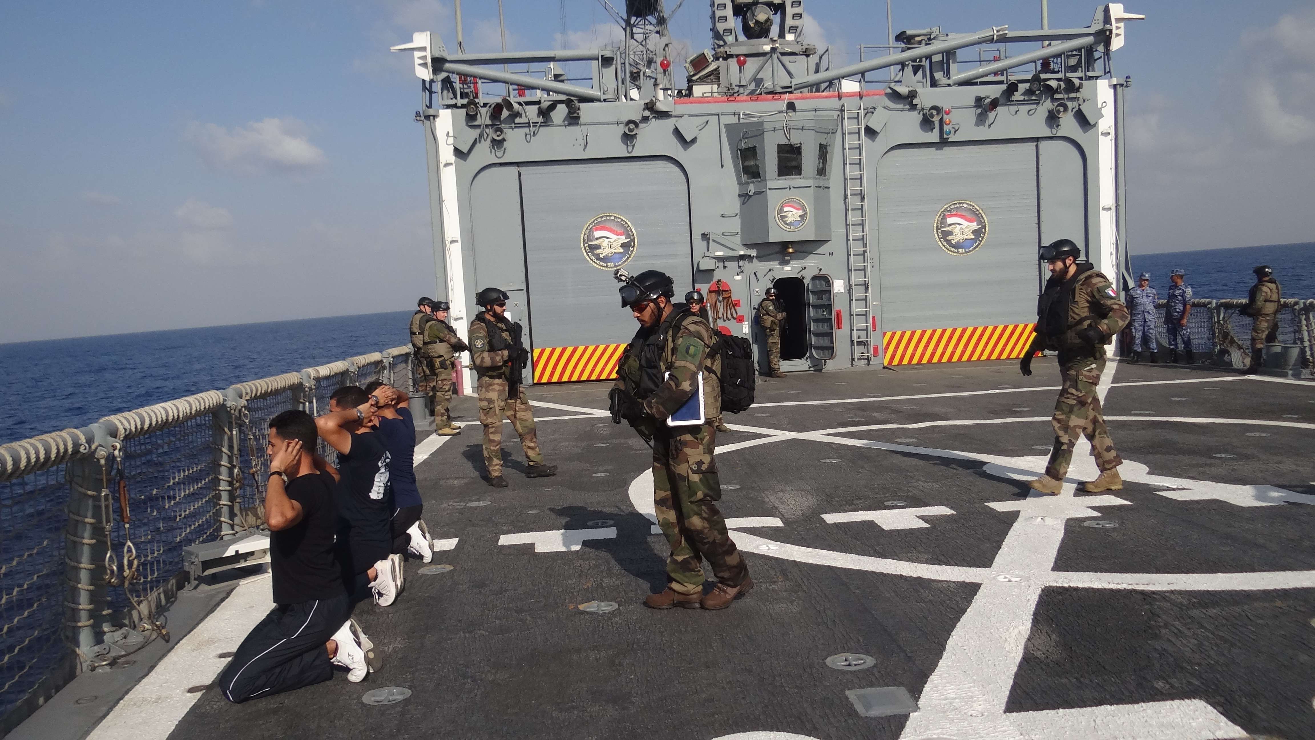 القوات البحرية المصرية والفرنسية تنفذان تدريب عابر بنطاق البحر المتوسط (3)