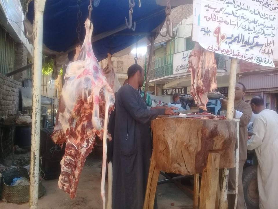    محلات جزارة بإسنا تطلق مبادرة لتخفيض أسعار اللحوم (3)