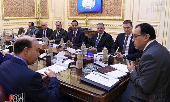 رئيس الوزراء يلتقى مسئولى ميرسك العالمية لجذب خطوطا ملاحية لشرق بورسعيد (1)