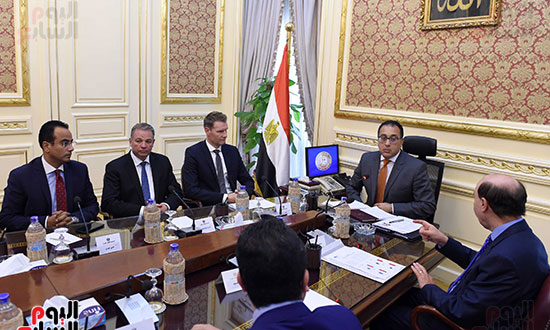 رئيس الوزراء يلتقى مسئولى ميرسك العالمية لجذب خطوطا ملاحية لشرق بورسعيد (2)