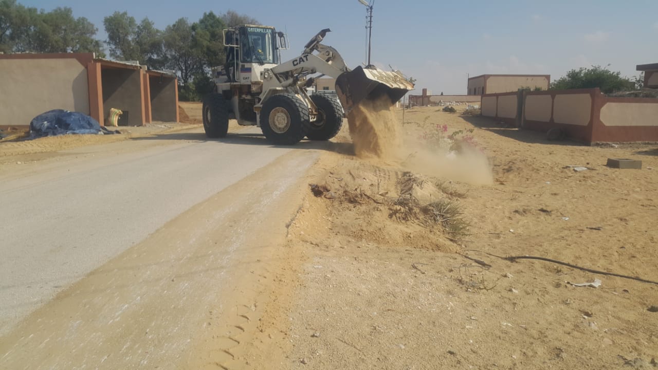 محافظ شمال سيناء يكلف مديرى الخدمات سرعة انهاء مشروعات قرية الروضة (2)