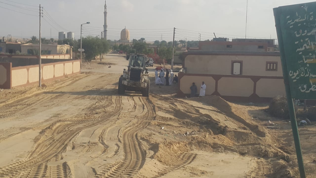 محافظ شمال سيناء يكلف مديرى الخدمات سرعة انهاء مشروعات قرية الروضة (1)