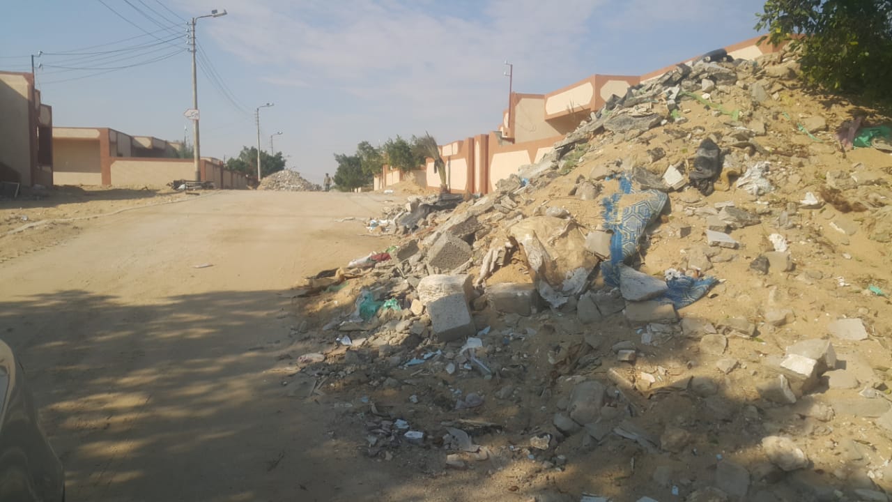 محافظ شمال سيناء يكلف مديرى الخدمات سرعة انهاء مشروعات قرية الروضة (8)
