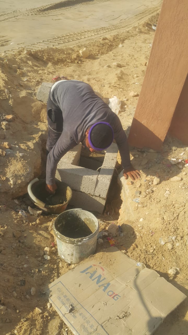 محافظ شمال سيناء يكلف مديرى الخدمات سرعة انهاء مشروعات قرية الروضة (7)