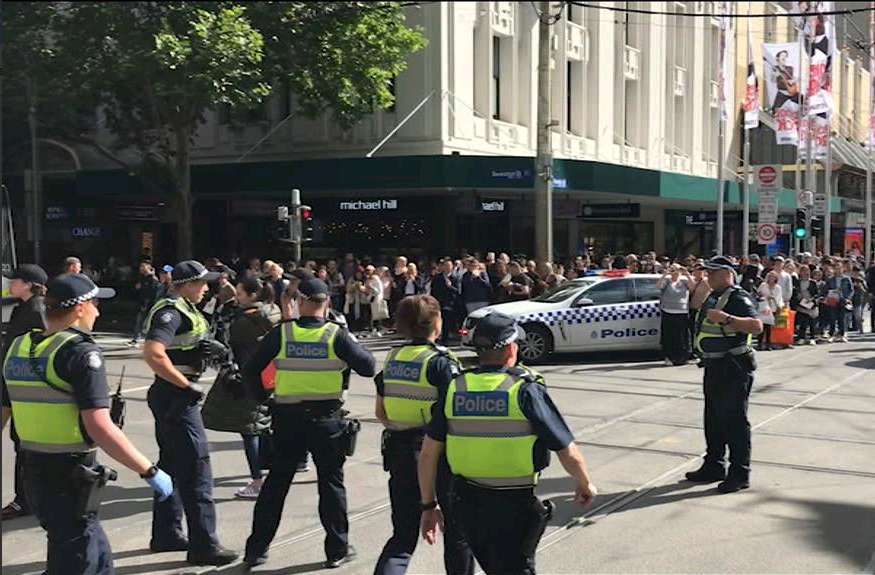 3 -  مئات من رجال الشرطة توجهوا لموقع الهجوم