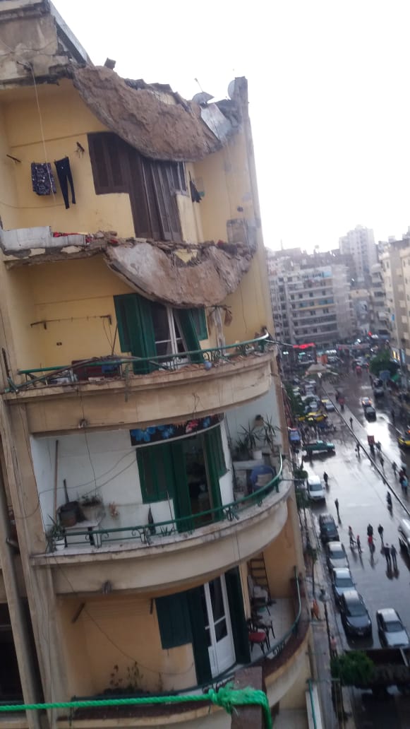 مياه الأمطار تغرق منازل شارع بورسعيد شرق الإسكندرية (4)
