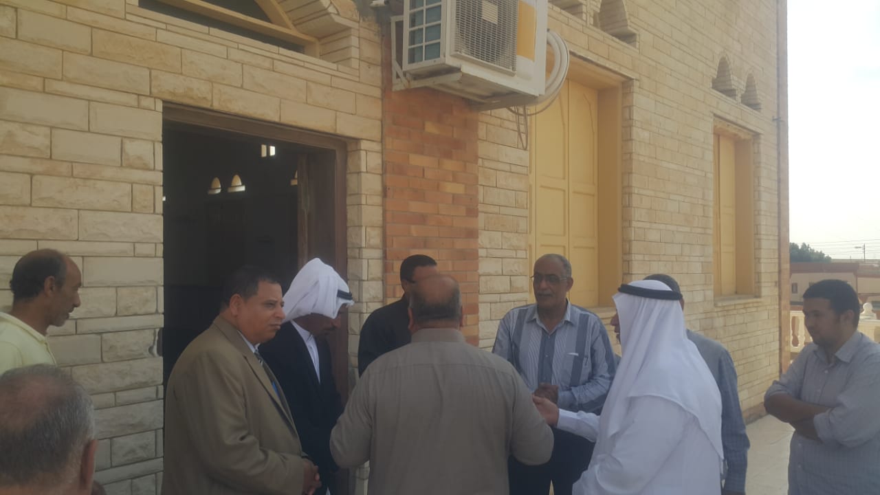 محافظ شمال سيناء يكلف مديرى الخدمات سرعة انهاء مشروعات قرية الروضة (9)