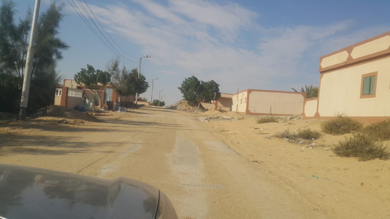 محافظ شمال سيناء يكلف مديرى الخدمات سرعة انهاء مشروعات قرية الروضة (3)