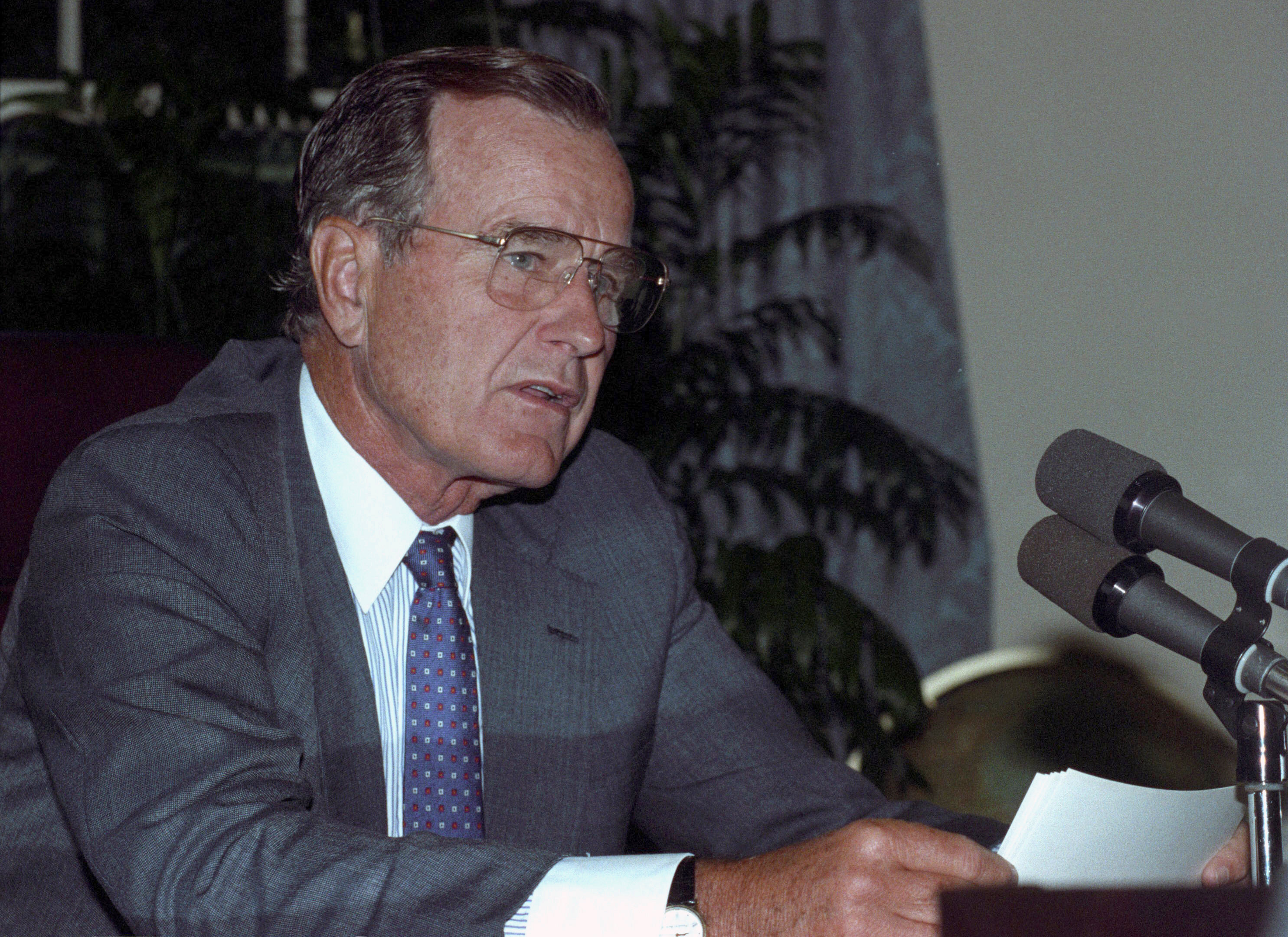 جورج بوش الأب  الرئيس الأمريكى الأسبق  (7)