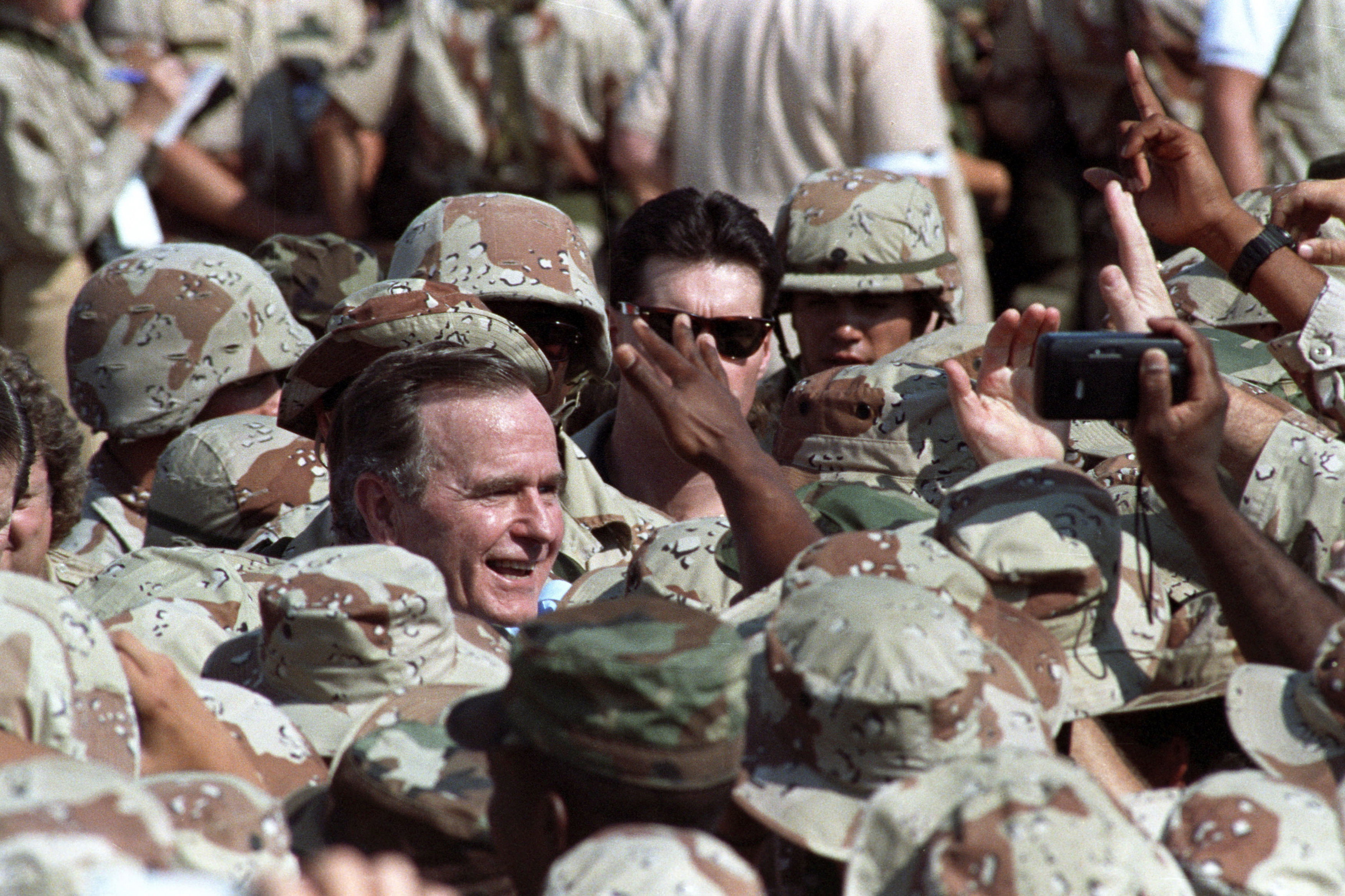 جورج بوش الأب  الرئيس الأمريكى الأسبق  (11)