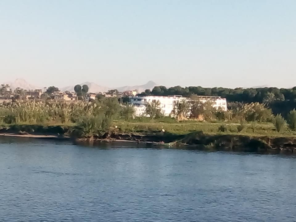 رئيس مدينة الطود يتابع شحوط مركب عائم أمام قرية المريس وإبحارها بصورة طبيعية (1)