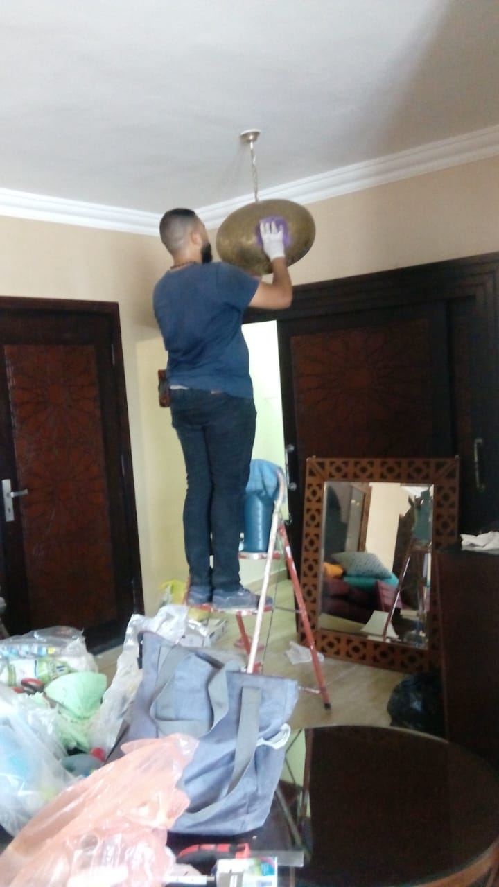 عمرو علاء أثناء التنظيف (2)