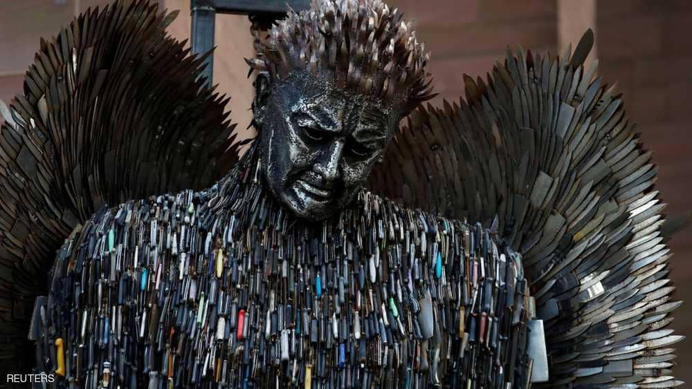 تمثال ملاك السكاكين فى بريطانيا