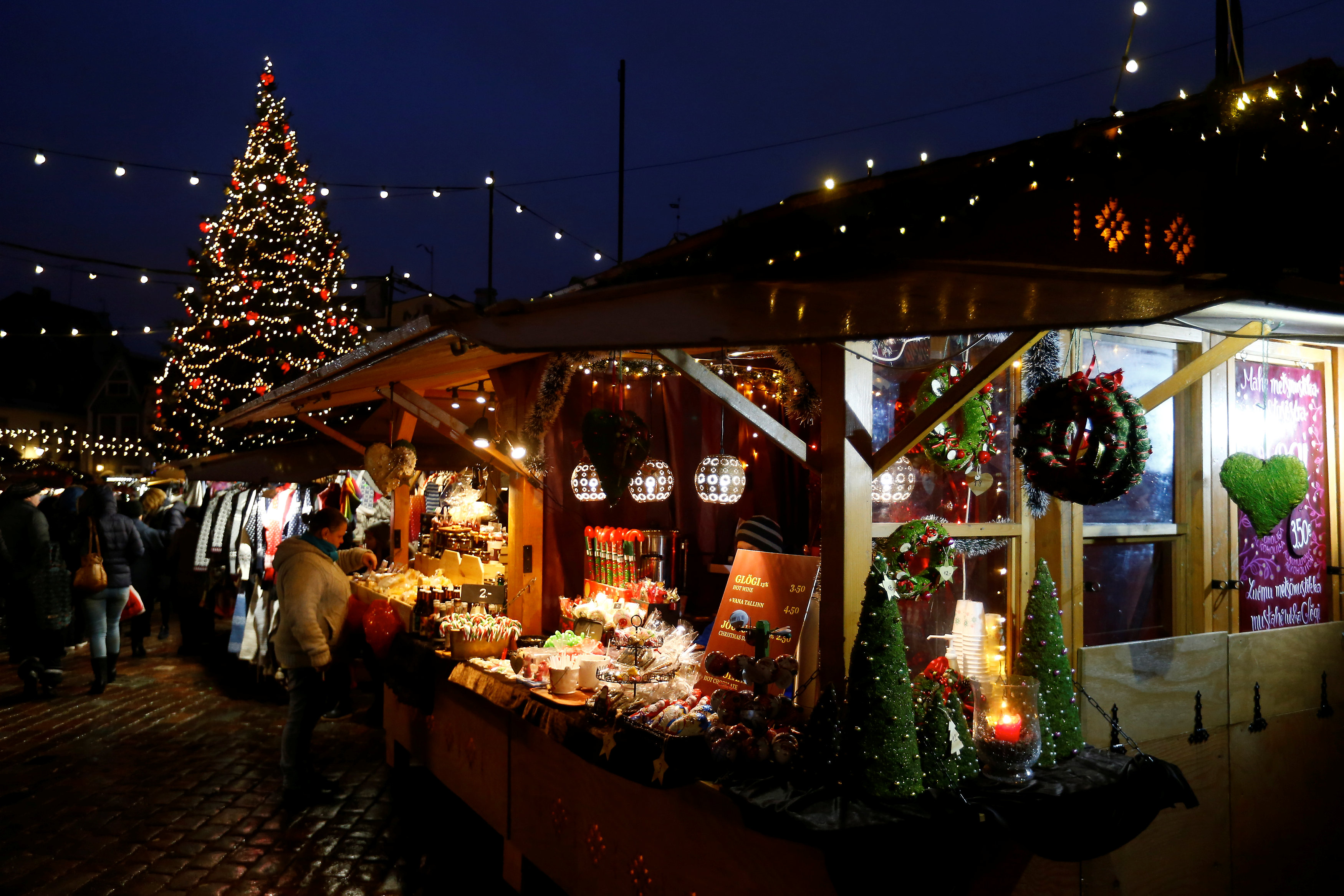 أجواء مبهجة فى أسواق عيد الميلاد بألمانيا (3)