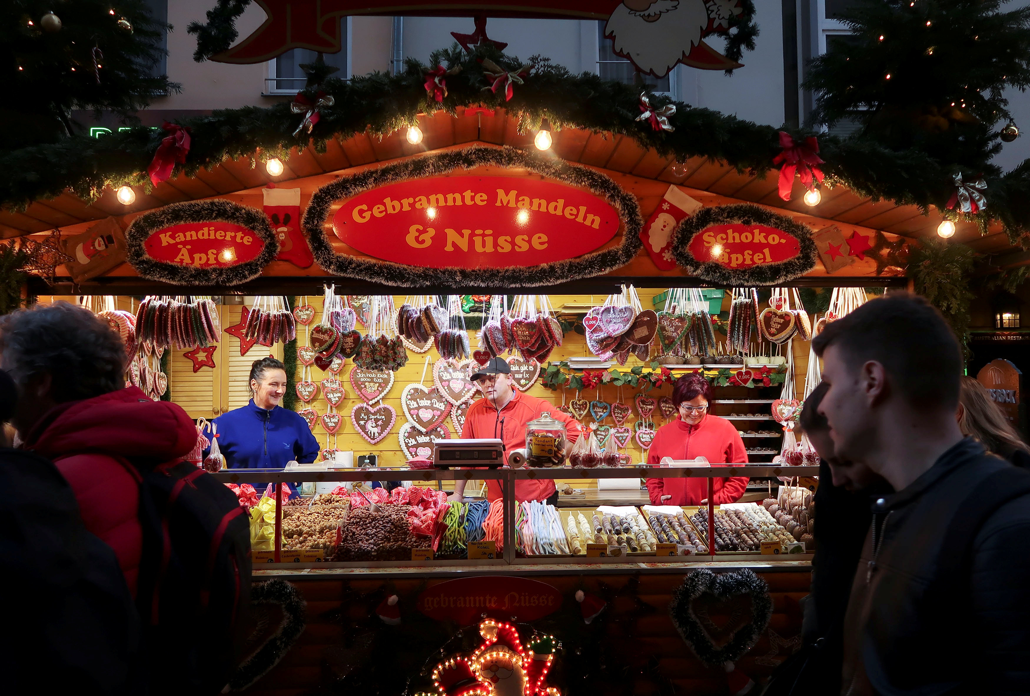 أجواء مبهجة فى أسواق عيد الميلاد بألمانيا (9)