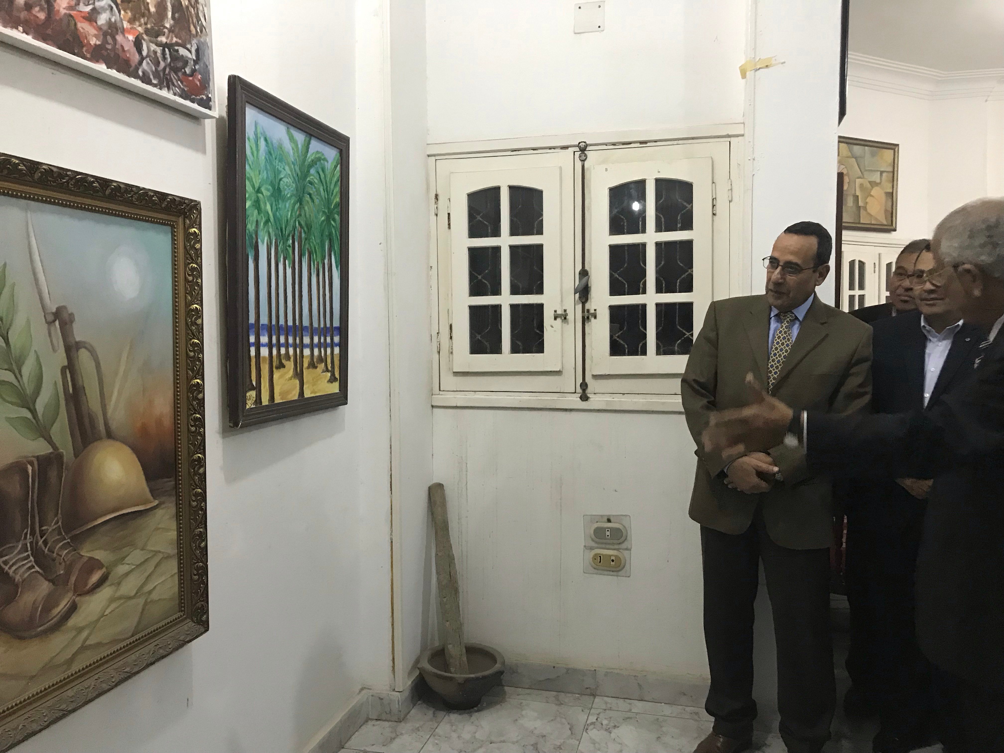 محافظ شمال سيناء يفتتح قاعة  البايكة  للفنون بالعريش (2)