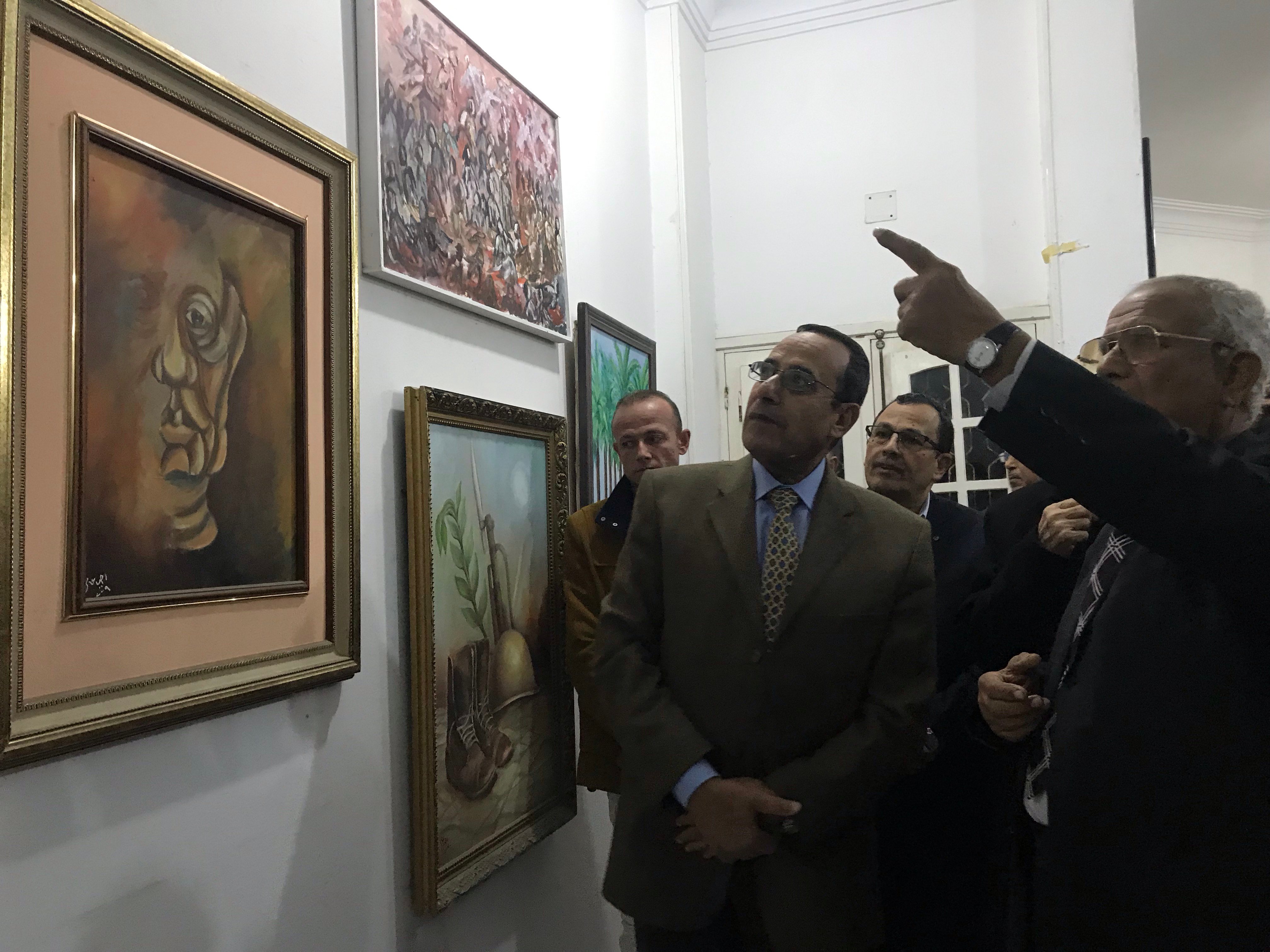 محافظ شمال سيناء يفتتح قاعة  البايكة  للفنون بالعريش (3)