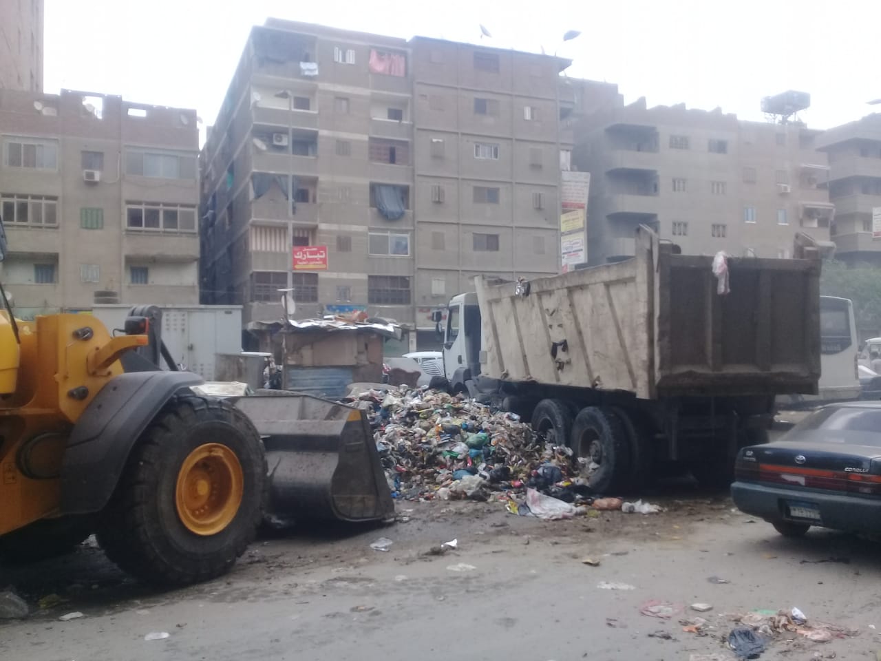 رفع القمامة من شارع عرابى بشبرا الخيمة (7)