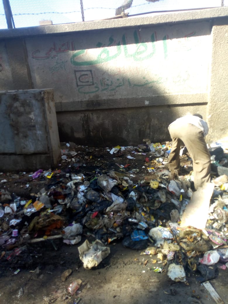 رفع القمامة من شارع عرابى بشبرا الخيمة (10)